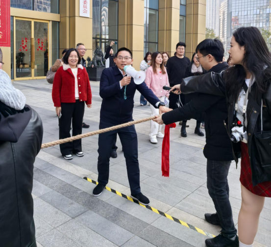 祥蛇賀歲，共赴新程